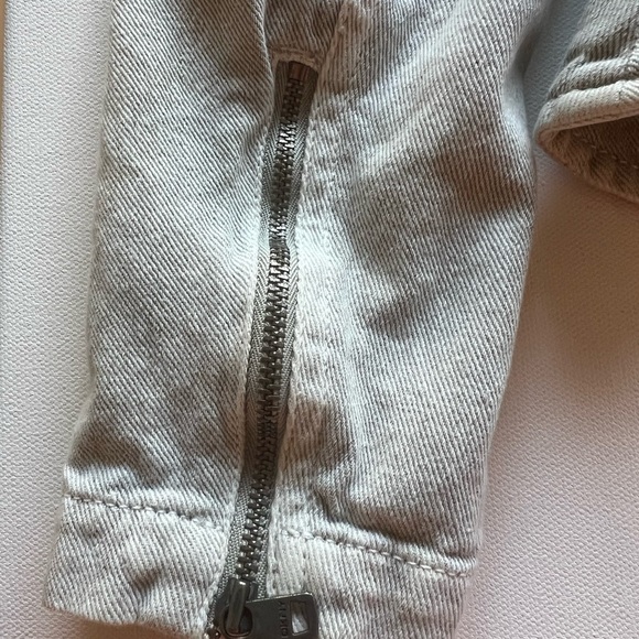 EUC DKNY Jeans Women's Ivory Denim Stretch Jacket w/Two Front Pockets Sz S (C1) - Picture 6 of 6